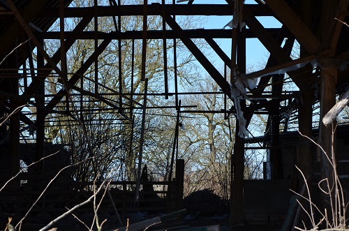 Restanten van 't Spriknust voor de sloot