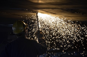 Gutsen onder een boot