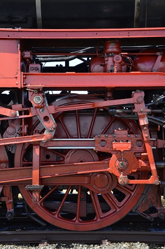 Het wiel van een stoomtrein, een Baureihe 23 076